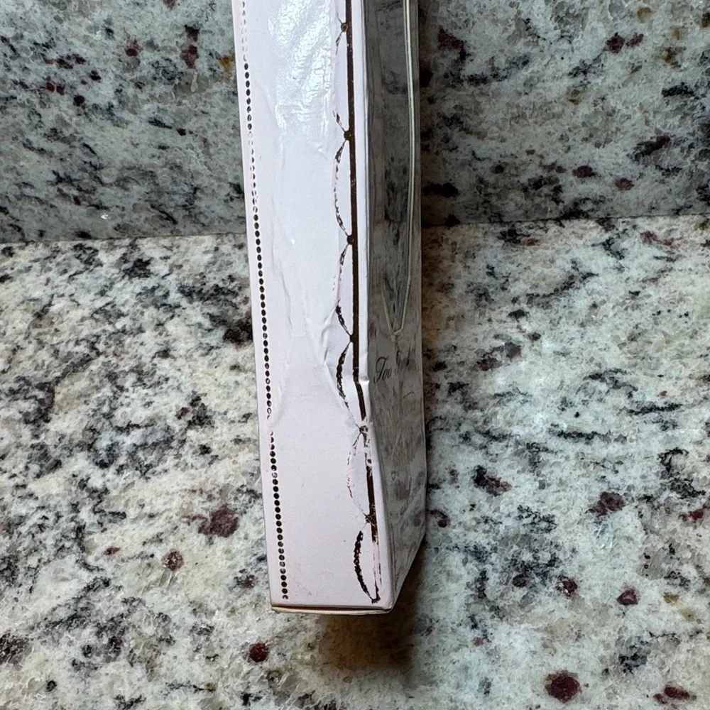 Too Faced Diamond Light Brush - Highlighting